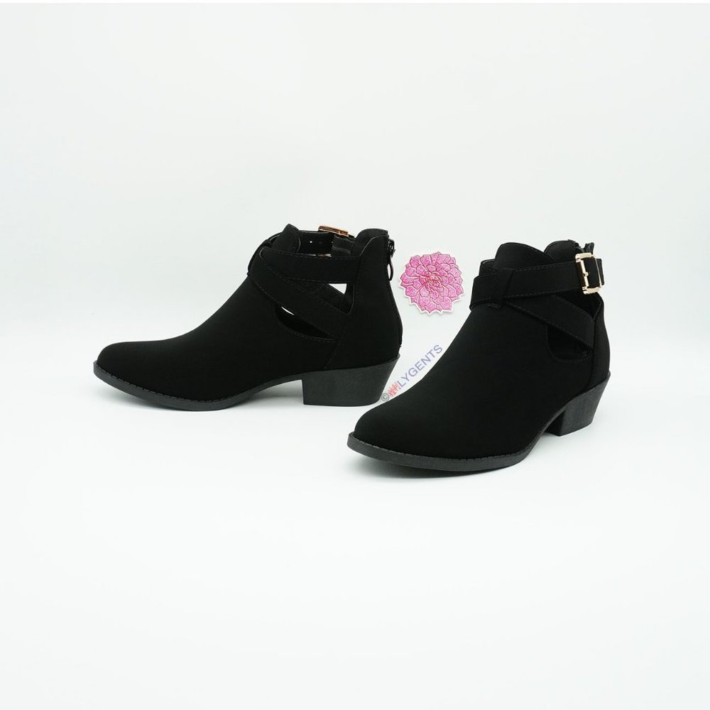 Top Moda Black Bootie NEW